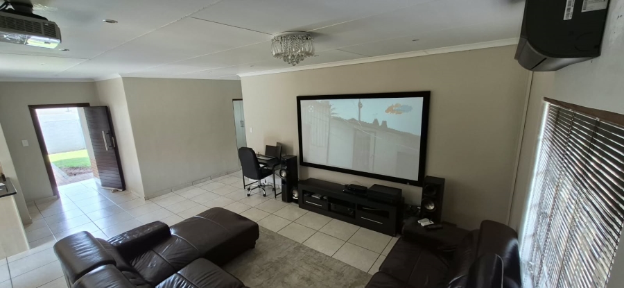 3 Bedroom Property for Sale in Waterkloof East North West